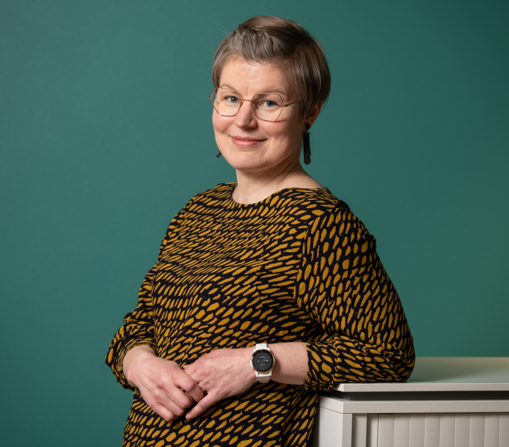 Kuvassa Satu Karjalainen, kestävän rakentamisen johtava asiantuntija Rejlersillä.