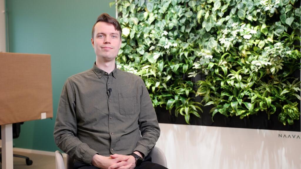 Kuvassa Rejlersin sähköverkkojen kehityspäällikkö Matias Savolainen.